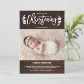 Laurel Wreath Rustic Wood Foto Christening Kaart (Staand voorkant)
