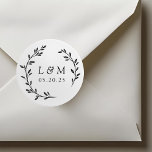 Laurel Wreath Wedding Monogram Ronde Sticker<br><div class="desc">Aangepast ontworpen trouwstickers met moderne rustige,  handgetekende stijl. Ideaal voor het versieren van trouwaankondigingen,  uitnodigingen,  geschenken en nog veel meer!</div>