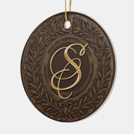 Laurel Wreatwith Gold Monogram in Brown Keramisch Ornament (Links)
