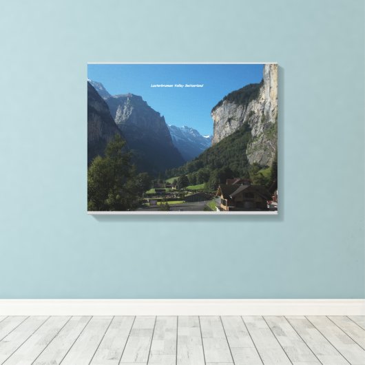 Lauterbrunnen Valley Canvas Muurprint (Insitu (Houten vloer))