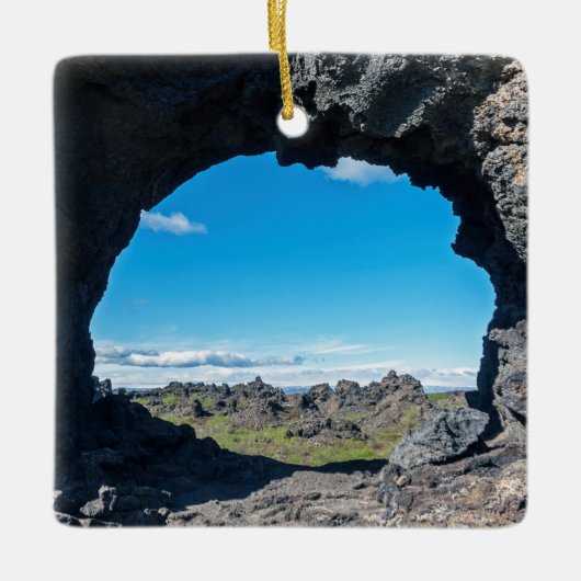 Lava-venster in Dimmuborgir, gebied Myvatn - IJsla Keramisch Ornament (Voorkant)