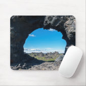 Lava-venster in Dimmuborgir, gebied Myvatn - IJsla Muismat (Met muis)