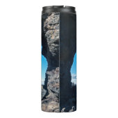 Lava-venster in Dimmuborgir, gebied Myvatn - IJsla Thermosbeker (Achterkant)