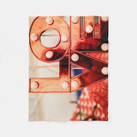 LAVE (Big Red Lettering) Fleece Deken (Voorkant)