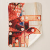 LAVE (Big Red Lettering) Sherpa Deken (Voorkant)