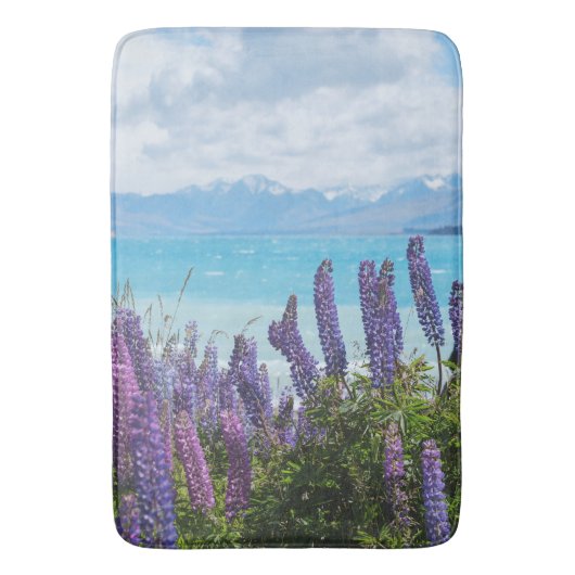 Lavendel aan de oever van het meer badmat (Voorkant Verticaal)