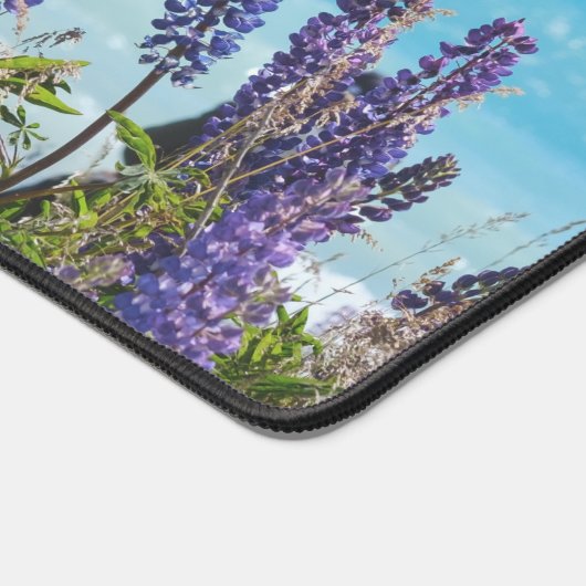 Lavendel aan de oever van het meer bureaumat (Hoek)