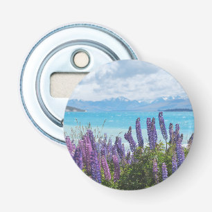 Lavendel aan de oever van het meer button flesopener