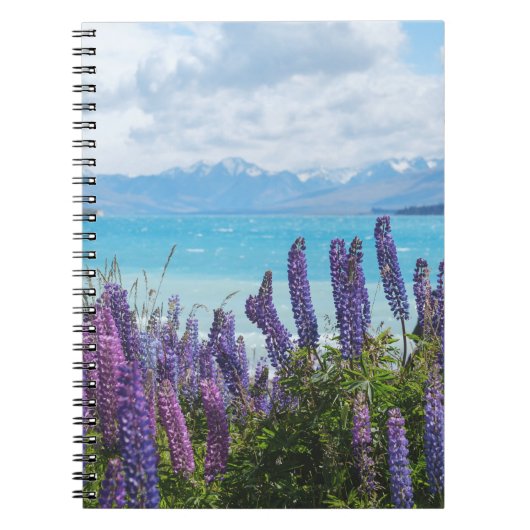 Lavendel aan de oever van het meer notitieboek (Voorkant)