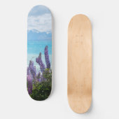 Lavendel aan de oever van het meer persoonlijk skateboard (Voorkant)