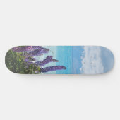 Lavendel aan de oever van het meer persoonlijk skateboard (Horizontaal)