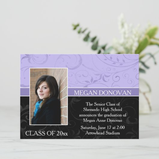 Lavendel Black Swirls Foto Afstuderen Uitnodiging (Staand voorkant)