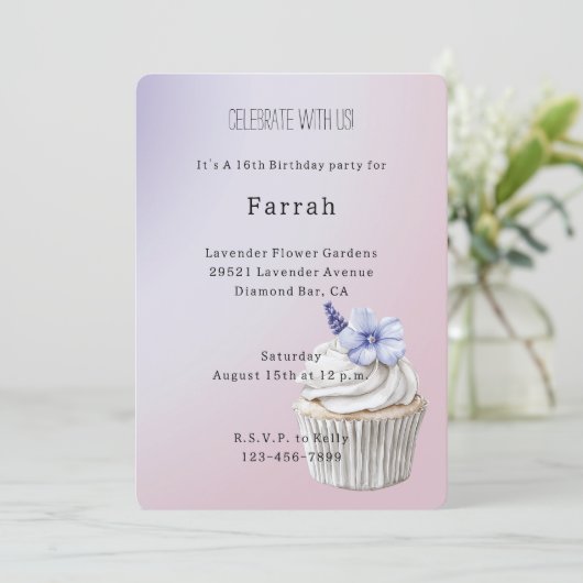 Lavendel Bloem Cupcake Verjaardag Kaart (Staand voorkant)