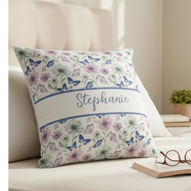 Lavendel Bloem Vlinder Monogram Kussen (Personalized floral butterfly throw pillow)