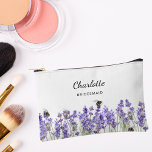 Lavendel bloemen bruidsmeisje etui<br><div class="desc">Witte achtergrond. Versierd met lavendelbloemen en bijen. Personaliseer en voeg de naam van uw bruidsmeisje toe.</div>