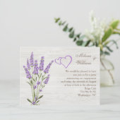Lavendel bloemen, harten op hout Verlovingsfeest Kaart (Staand voorkant)