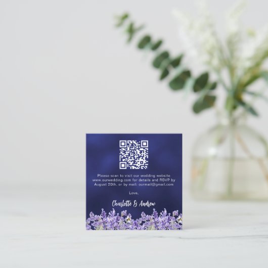 Lavendel bloemen marine blauw QR code bruiloft RSV Informatiekaartje (Staand voorkant)
