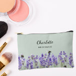 Lavendel bloemen salie groen bruidsmeisje etui<br><div class="desc">Sage groene achtergrond. Versierd met lavendelbloemen en bijen. Personaliseer en voeg de naam van uw bruidsmeisje toe.</div>