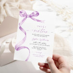 Lavendel Bow Sweet 16 Verjaardag Uitnodiging<br><div class="desc">Lavendel Bow Sweet 16 Birthday Invitation – Vier uw mijlpaalverjaardag in stijl met deze elegante Sweet 16-uitnodiging met een lief paarse boogontwerp. Perfect voor het zetten van de toon voor een chique en verfijnde gebeurtenis, deze uitnodiging toont een zacht lavendelpalet en een vrouwelijke, sierlijke esthetiek die zeker indruk zal maken...</div>