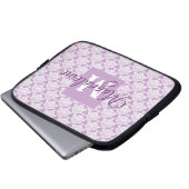 Lavendel Damask Laptop Hoesje met Monogram & Naam Sleeve (Voorkant onderkant)
