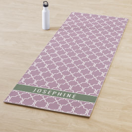 Lavendel en gedempeld groen traliewerkpatroon met  yogamat