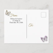 Lavendel en gouden vlinder Save the Dates Bruiloft Aankondigingskaart (Achterkant)