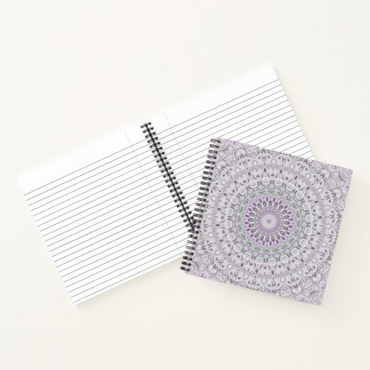 Lavendel en groene mandala patroon ontwerp notitieboek (Binnen)