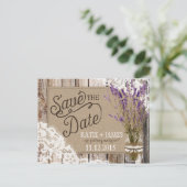 Lavendel en kant rustieke houten planken opslaan d aankondigingskaart (Staand voorkant)