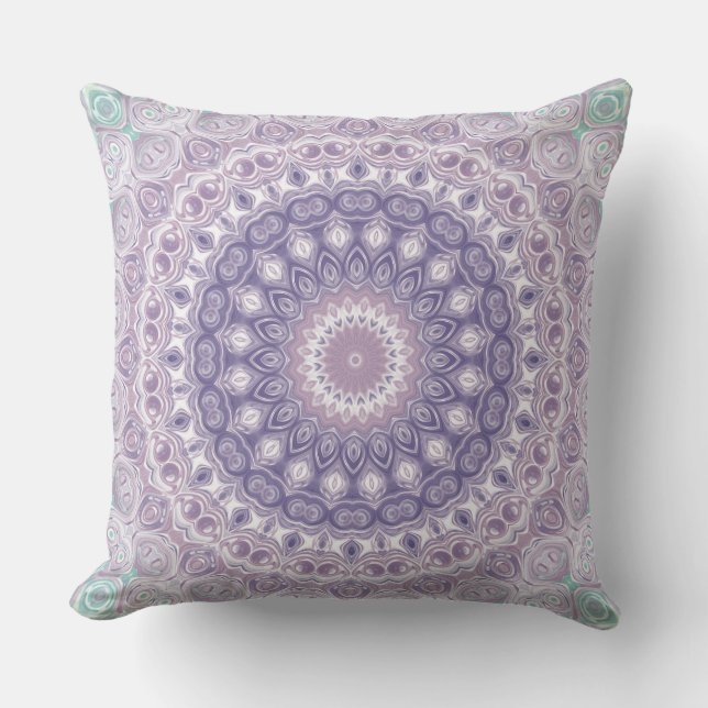 Lavendel en Sering Mandala Patroon Kussen (Voorkant)
