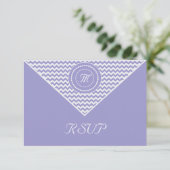 Lavendel en witte Chevron RSVP Kaartje (Staand voorkant)