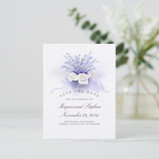 Lavendel en witte rozen Elegant Save the Date Aankondigingskaart (Staand voorkant)