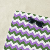 Lavendel, groene en witte Chevron Zigzag Strandlaken (In situ)
