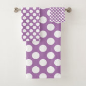Lavendel: Groot wit Polka Dot Patroon Bad Handdoek (Insitu)