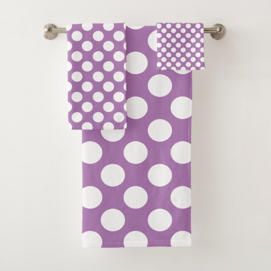 Lavendel: Groot wit Polka Dot Patroon Bad Handdoek (Insitu)