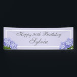Lavendel Hydrangea Happy 90th Birthday Spandoek<br><div class="desc">Wat een leuke manier om je eregast te vieren. Dit ontwerp is voorzien van botanische hortensia's en aangepaste typografie op een lavendelachtergrond.</div>