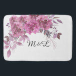 * Lavendel Magenta Monogram Hydrangea Romantisch Badmat<br><div class="desc">* Populaire Vrouwelijke Bloemen Lavendel Magenta Hydrangea Boeket Romantische Badmat Met Optionele Monogram Initialen * Liefhebbend van dit zo girly monogram klaar Romantisch Populaire mooie bloemige moderne waterverf lavendel magenta violette hortensia bloemontwerp voor een badset? Kleuren waarvan de vibraties die je nodig hebt voor een gezond gebalanceerd chakra, je oproepen...</div>