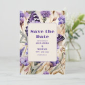 Lavendel Paarse bloemenelegante bruiloft Save The Date (Staand voorkant)