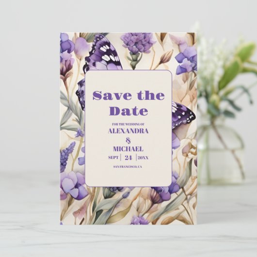 Lavendel Paarse bloemenelegante bruiloft Save The Date (Staand voorkant)