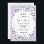 Lavendel Paarse Bloemenvlinders Quinceañera Save The Date<br><div class="desc">Personaliseer deze zachte lavendel paarse bloemen Quinceañera / Sweet 16 verjaardagsdatum, sla de datum gemakkelijk en snel op. Klik gewoon op de knop Aanpassen om de teksten te bewerken, lettertypen en lettertypekleuren te wijzigen. Met pastel lavendel paarse bloemen, delicaat groen en paarse en zilveren vlinders. Overeenkomende objecten beschikbaar in winkel....</div>
