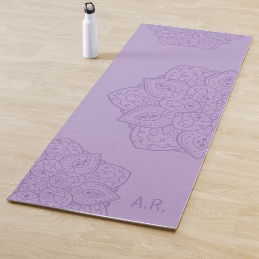 Lavendel Paarse Decoratieve Mandala Met Initialen Yogamat (In situ)