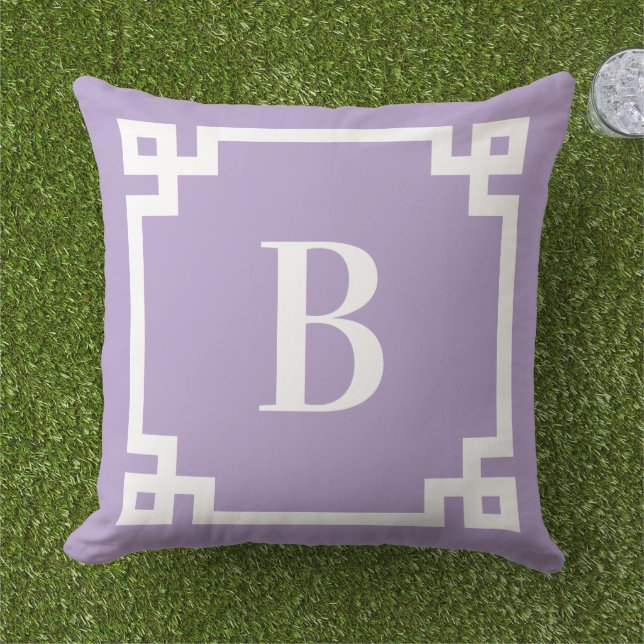 Lavendel Paarse Griekse Sleutelrand Monogram Buitenkussen (Gras)