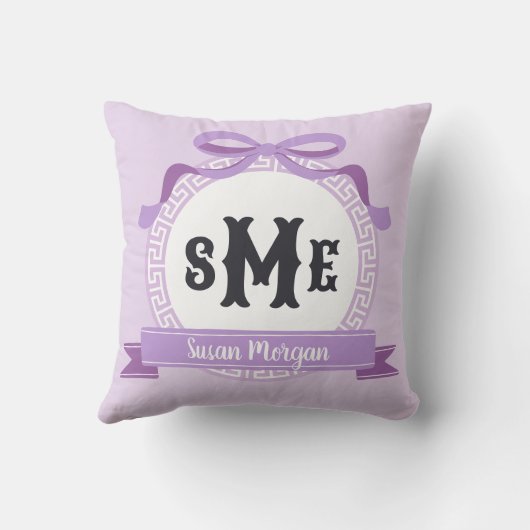 Lavendel Paarse Reverse Greek Key Bow Monogram Kussen (Achterkant)