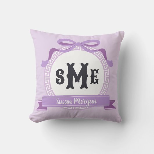 Lavendel Paarse Reverse Greek Key Bow Monogram Kussen (Voorkant)