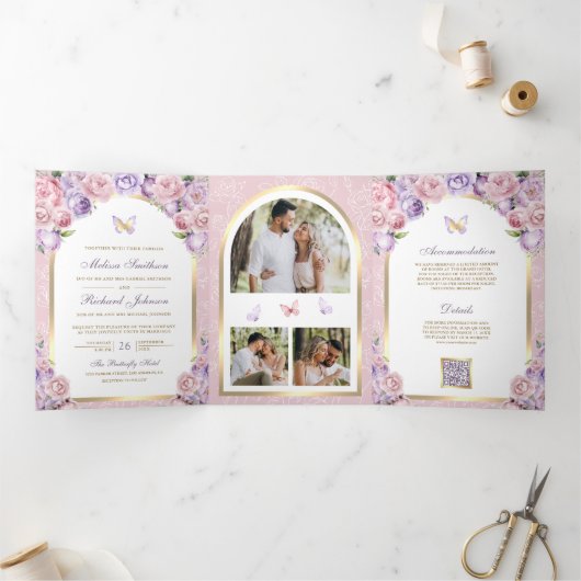 Lavendel Roze Bloemen Gouden Boog Vlinderbruiloft Drieluik Uitnodiging (Binnen)
