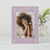 Lavendel Roze Bow Graduation Party Aankondiging (Staand voorkant)