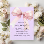 Lavendel roze strik elegant Quinceanera Kaart<br><div class="desc">Een zachte lavendel,  paarse achtergrond,  versierd met een grote roze strik. Personaliseer en voeg een naam en partijgegevens toe.</div>