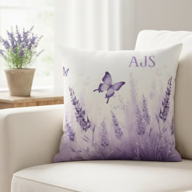 Lavendel Vlinder – Esthetisch Huis Cadeau Kussen (Lavender and Butterflies Decorative monogram pillow)