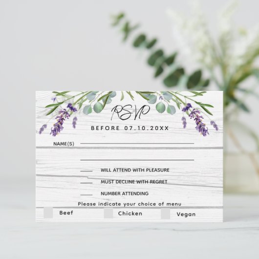 Lavendel wit hout bruiloft menu RSVP reactie (Staand voorkant)