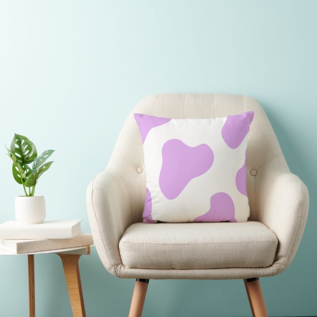 Lavendel & Witte Koeienprint Kussen – Mooie  (Stoel)