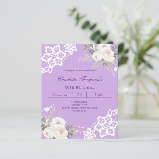 Lavendel witte rozen kant verjaardagsuitnodiging (Staand voorkant)